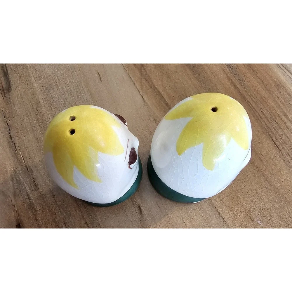 Vintage Anthropomorphic Ceramic Egg Shaped Salt & Pepper Shakers‎